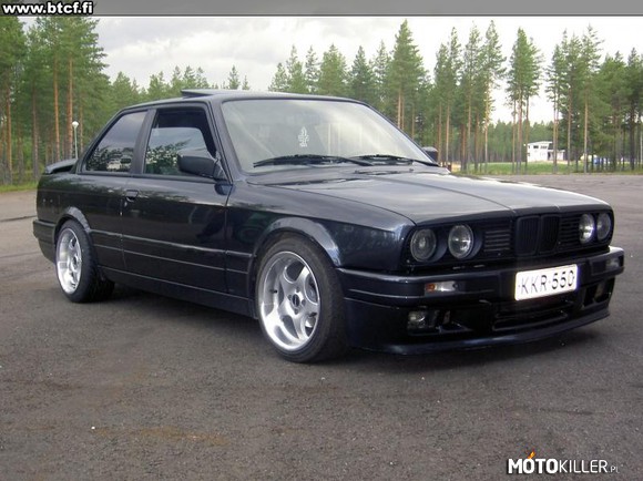 Zawodowy upalacz tylnych gum – BMW E30

Motor: M62B44
Moc: 286 KM
Moment obrotowy: 440 Nm
Krótki most od 1.6
Szpera 100% 