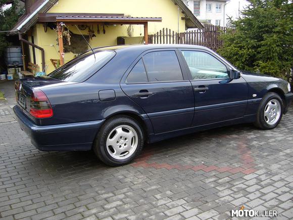 Mercedes w202 – według mnie najfajniejszy z mercedesów
wstawiajcie więcej jego zdjęć!! hondy civic 6 gen 1996 hatchback też ;) 