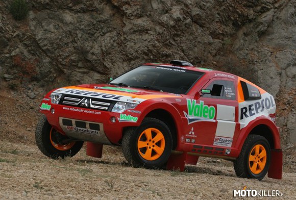 Mitsubishi Pajero Evo Dakar 2007 – ostatni japoński samochód, ktory wygrał w Rajdzie Dakar, załoga: Stephane Peterhansel, Jean Paul Cottret 