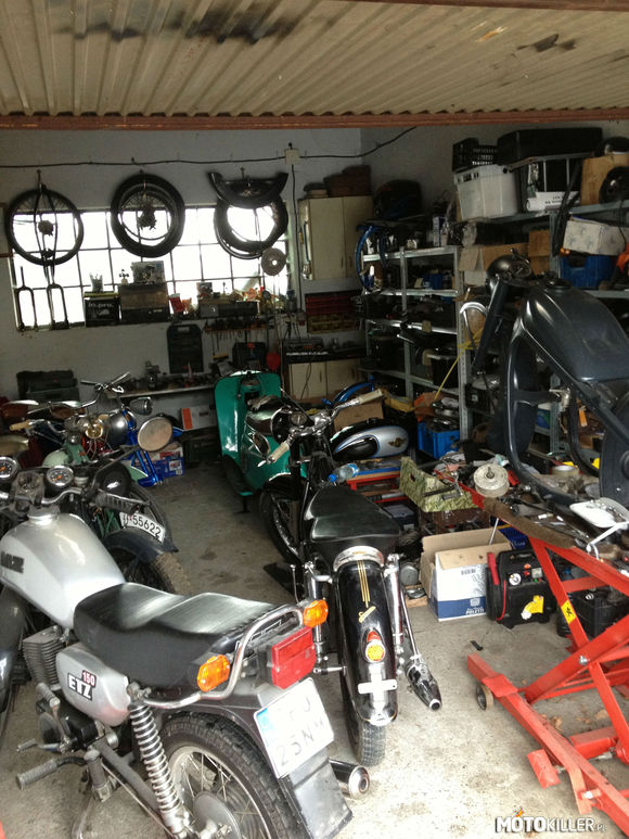 Mój Garaż. – Oceńcie sami, mam ok 100 motorowerow i motocykli, simsony, mz, BMW, wfm itp. 