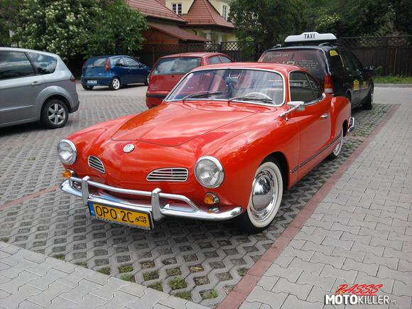 Volkswagen – Tym czasem na pierwszym lepszym parkingu w Bielawie... 