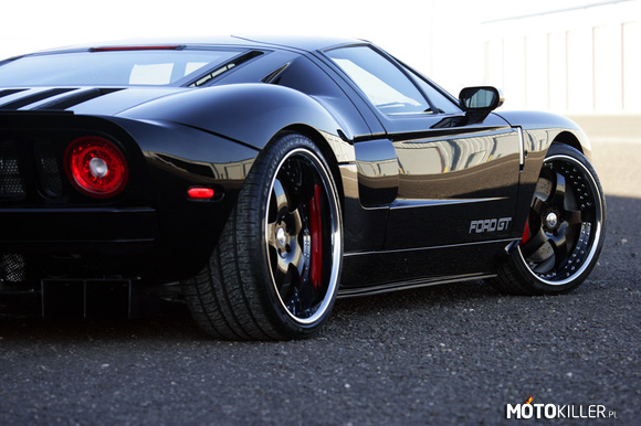 Ford GT – &quot;... został stworzony by pokazać Ferrari że na drogach ulicznych również jest lepszy...&quot; ~ Jeremy Clarkson 