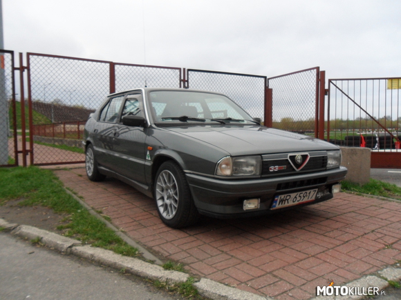 Alfa Romeo – Śliczna Alfa Romeo napotkana na torze kartingowym w Radomiu 