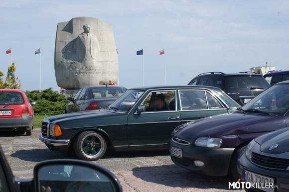 Mercedes W123 – napotkany w Gdyni 
