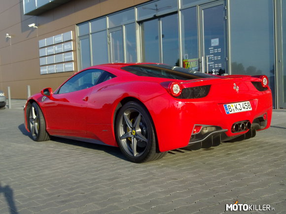 Ferrari – Jeszcze jedno, bo dobrze się prezentuje. 