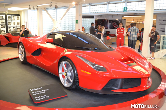La Ferrari – Muzeum w De Maranello - może i tam zrobiony ale samochód budzi podziw 