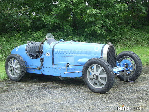 BUGATTI – Samochód Bugatti type 35 produkowany w latach 1924-1930.
Co prawda to nie Veyron - ale mocy tu nie brakuje 