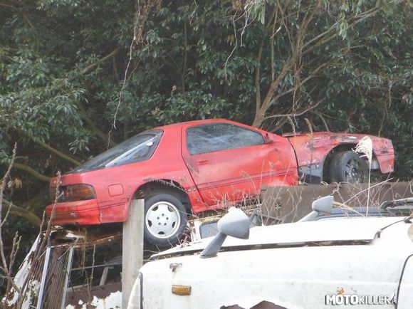 Cmentarz samochodów Japonia #8 – Kolejna Mazda RX-7 FC 