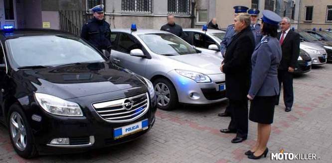 Opel Insygnia w policji – Policjanci śląskiej drogówki otrzymali pierwsze trzy z siedmiu opli insignia. Wyposażone w wideorejestratory i inne stosowne wyposażenie nieoznakowane radiowozy będą studzić temperamenty piratów drogowych. Mogące rozwijać prędkość ponad 240 km/h pojazdy od dzisiaj będą „pełnić służbę” na terenie Będzina, Bialska – Białej i na śląskich odcinkach autostrad. Ich zakup jest współfinansowany przez Unię Europejską...
Nowe ople insignia, wyposażone w 2 litrowe silniki o mocy 222 KM, mogą rozpędzić się do „setki” w 7,6 sekundy i rozwinąć maksymalną prędkość ponad 240 km/h.
Z przodu i z tyłu mają zamontowane kamery podłączone do wideorejestratora. Obie pozwalają na wykonanie ostrych zdjęć nawet przy dużych zbliżeniach. Pierwsze trzy pojazdy zostały odebrane dzisiaj przez policjantów z Będzina, Bialska – Białej i Komisariatu Autostradowego. Tam też będą wykorzystywane przez drogówkę do walki z nieodpowiedzialnymi kierowcami, którzy poprzez zamiłowanie do nadmiernej prędkości, często stwarzają poważne zagrożenie dla innych uczestników ruchu. Kolejne cztery takie same ople trafią jeszcze w tym roku do Dąbrowy Górniczej, Rybnika, Tarnowskich Gór i ponownie do Komisariatu Autostradowego. Środki na zakup opli insignia pochodzą z Europejskiego Funduszu Rozwoju Regionalnego w ramach działania programu Infrastruktura i Środowisko. 

Uważajcie na nie 