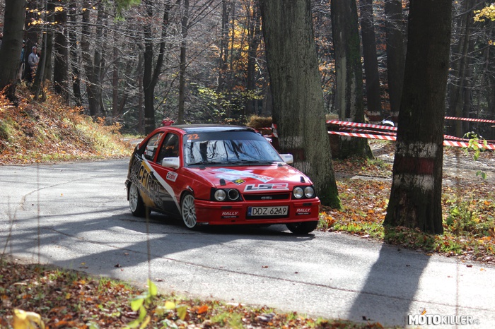 Walimska Jesień – Piękny Opel Kadett, właścicielem jest mistrz gór Sowich. 