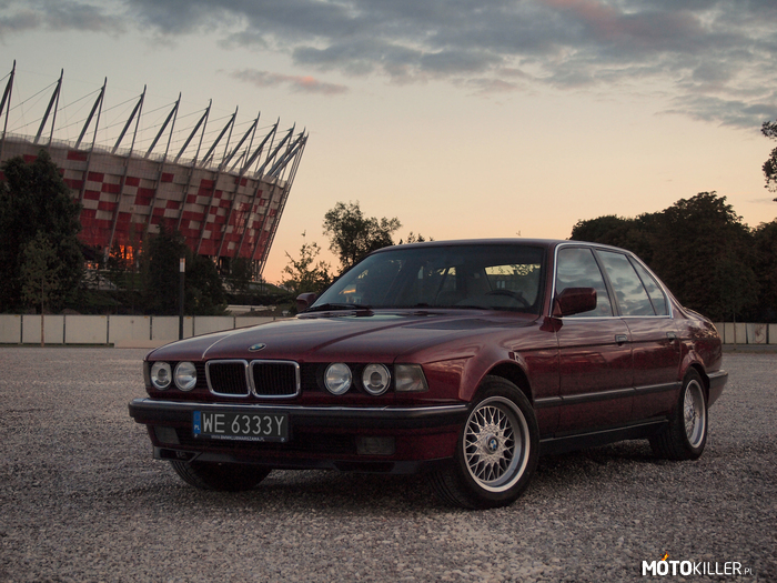 BMW E32 V8 – Moje byłe BMW. Stan oryginalny, silnik 3.0 V8, bogate wyposażenie. Niestety musiałem sprzedać. 