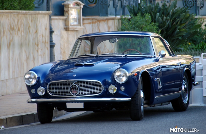 Piękne Maserati 3500 GT – &quot;3500 GT stał się najlepiej sprzedawanym Maserati w latach 60 tych. Kiedy w 1957 roku pojawił się na targach samochodowych w Genewie, znawcy motoryzacji zapewne uświadomili sobie, że 3500 GT wyznaczył tory, po których podążą najlepsi. Ten sportowiec w luksusowej oprawie do dziś fascynuje. Model ten zmienił bezdyskusyjnie oblicze firmy Maserati. Od tego momentu nie była to już firma zajmująca się tylko konstruowaniem samochodów wyścigowych lecz wspaniałych sportowych aut najwyższej klasy.&quot; 