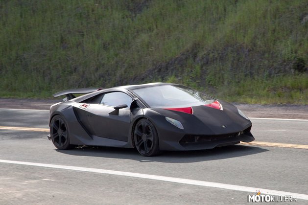 Need for Speed part 3 – Lamborghini Sesto Elemento to prawdziwy unikat. Powstał w limitowanej do 20. liczbie sztuk. Auto nie ma homologacji dopuszczającej do poruszania się po zwykłych drogach.
Sesto Elemento waży tylko 999 kg. Źródło napędu to silnik w układzie V10 o pojemności 5,2 l, który produkuje 570 KM i 540 Nm momentu obrotowego. Pozwala to na osiągnięcie pierwszych 100 km/h w 2,5 s. Wskazówka prędkościomierza zatrzyma się dopiero przy około 350 km/h. 