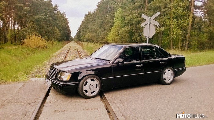 Mercedes W124 – https://www.facebook.com/pages/Mercedes-W124-Deep-Black-project/287652988068618 