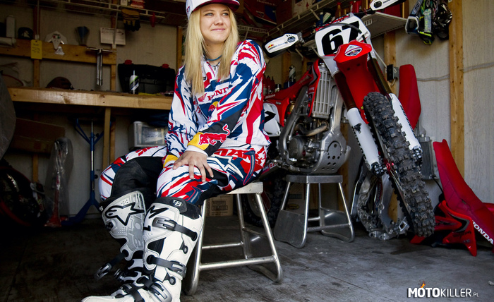 Ashley Fiolek – Pomimo tego, że jest niesłysząca od urodzenia jest kilkukrotną mistrzynią USA w motocrossie.
Jest prawdziwym dowodem na to, że możemy robić to co kochamy bez względu na nasze braki i wady :D 