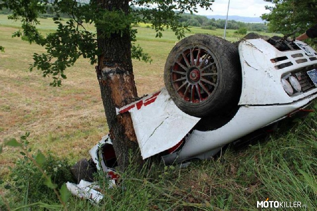 McLaren F1 nr 72 rozbity – Do zdarzenia doszło na drodze łączącej miejscowości Saline di Volterra i Pomarance w zachodnich Włoszech. Jak donoszą świadkowie, kierowca specjalnej edycji McLarena F1 legitymującego się numerem nadwozia 72 stracił panowanie nad samochodem, rolował i zatrzymał się na drzewie.
 
Kierowca i pasażer odnieśli niewielkie obrażenia i zostali transportowani do szpitala. W tym czasie ekipa porządkowa zbierała skasowanego McLarena z drogi.
 
Biało-czerwony F1 uczestniczył w zlocie McLarenów po włoskich drogach. Prawdopodobnie zostanie odbudowany, bowiem wartość tego modelu sięga niebotycznych kwot. 