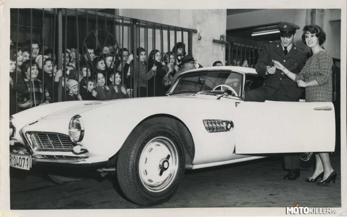 Samochody Elvisa Presleya #4 – #4 BMW 507
Elvis odbywając służbę wojskową w niemieckim Friedbergu, posiadał 2 egzemplarze &apos;pięćset siódemki&apos;.

BMW 507 posiadało silnik V8 o pojemności 3,2l i mocy 150 KM. 