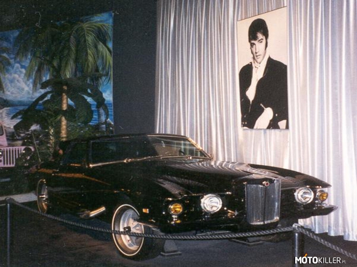 Samochody Elvisa Presleya #5 – #5 Stutz Bearcat
Presley otrzymał pierwszy zbudowany egzemplarz w prezencie i nie ominął żadnej z trzech kolejnych generacji. Pierwszego Stutza, który w wielu detalach różnił się od późniejszych seryjnych egzemplarzy roztrzaskał w wypadku. Mimo to auto zostało pieczołowicie odbudowane. 