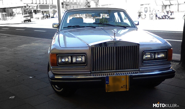 Rolls-Royce – Spotkany w mojej miejscowości. W sumie dosyć często jeździ po mieście. Co Wy powiecie na takie klasyki? 