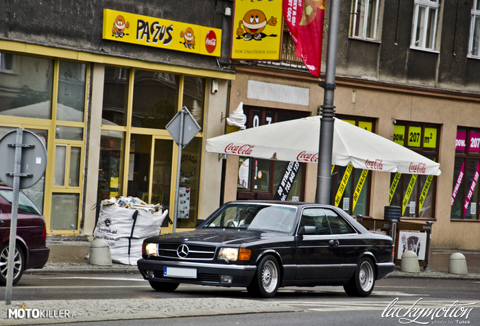 Mercedes-Benz SEC500 – Na tle najstarsza cukiernia w Gdyni - rok założenia 1999 r. 