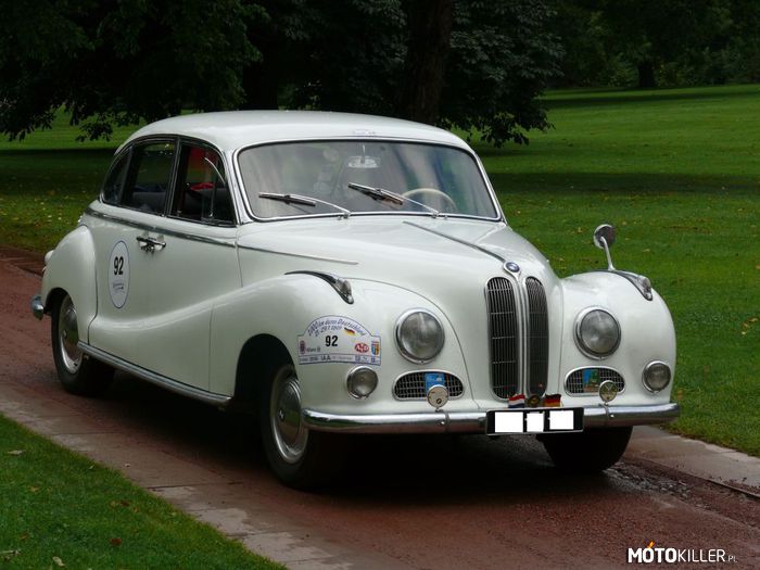 Mało komu znane – BMW 501, produkowane między końcem 1952 a 1963 rokiem. 