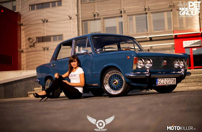 Fiat 125p – Z pięknym towarzystwem. 