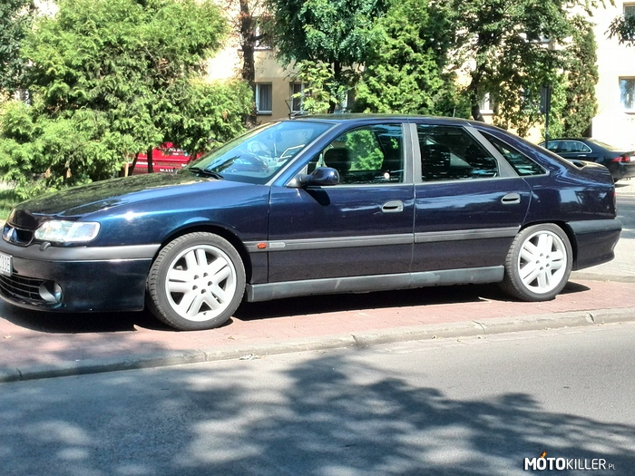 Spotted:Renault Safrane Biturbo – A takie cudo udało mi się wypatrzyć na ulicach Mińska, ktoś zakupił sobie to bardzo rzadkie i wyjątkowe jednocześnie auto.
Pozdrawienia dla właśiciela:)
dane:
silnik v6 3.0
270KM
naped 4x4 