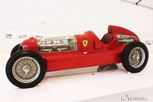 To nie jest stare ferrari... – To jest Alfa Romeo Bimotore (1935) Stworzona do poskromienia Niemców (Mercedes i Auto-Union), którzy dominowali w tamtym czasie w wyścigach GP. 540 KM, v- max 325 km/h. 