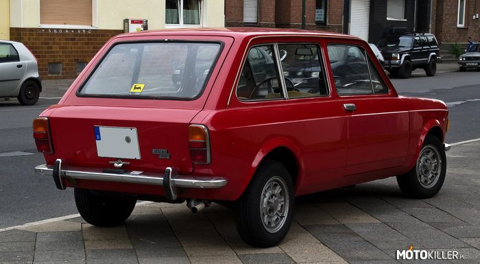 Fiat 128 – Fiat 128 – samochód osobowy klasy niższej-średniej, pierwszy przednionapędowy model FIATa, produkowany w latach 1969-1985. Zastąpił Fiata 1100. W 1970 został samochodem roku. Występował z nadwoziami typu sedan (dwu i czterodrzwiowe), kombi (trzydrzwiowe), Sport Coupe (1971-1975) i coupe 3P (od 1975). Napędzany był czterocylindrowymi silnikami benzynowymi o pojemności 1116 cm³ (55-65 KM) i 1290 cm³ (60-75 KM). W plebiscycie na Europejski Samochód Roku 1970 samochód zajął 1. pozycję. W 1978 przeprowadzono facelifting modelu.

W 1979 roku w koncernie Fiat podstawowa wersja zastąpiona została modelem Ritmo.

Licencja na model 128 została kupiona przez Jugosłowiańską firmę Zastava, która produkowała go od 1971 roku jako Zastavę 1100. Samochód ten posiadał zmienione w tylnej części nadwozie, co czyniło z niego pięciodrzwiowego hatchbacka.

W Polsce pod nazwą Polski Fiat 128p montowano w Warszawie (FSO) odmianę 3P i Sport Coupe 