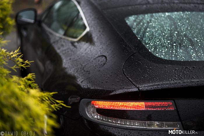 Aston Martin V8 Vantage - Rain Drops! by Dawid Obłój Photography – Aston Martin V8 Vantage w kroplach - przyjemny widok. 