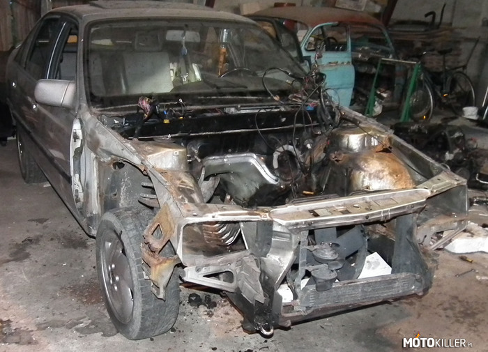 Opel Omega 3000 – Reanimacja trwa. Niestety Omegi, a już w szczególności 3000, wyginęły już z dróg. 