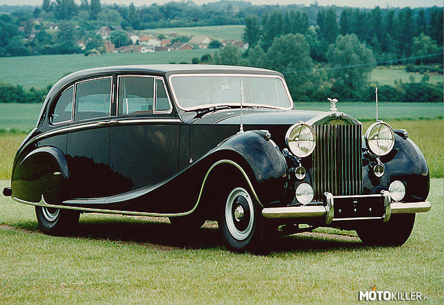 Lata 50. – Rolls-Royce Phantom IV - 4-drzwiowy sedan napędzany silnikiem R8 o pojemności 5,7l generującym 166KM i napędem przenoszonym na tylną oś. Powstało ich tylko 18, wszystkie dla ważnych osobistości (w tym królowa Elżbieta II). Powstał na bazie modelu Rolls-Royce Silver Wraith z małymi zmianami, jak wydłużenie podwozia i skrócenie rozstawu osi. 