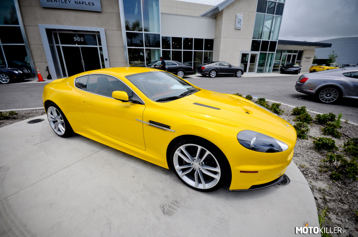 Aston Martin DBS – Yellow Bahama 