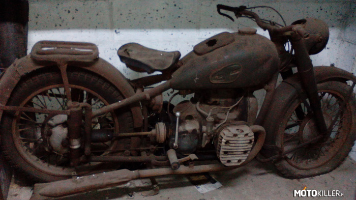 Dniepr m-72 – Drugi motocykl znaleziony w warsztacie. 