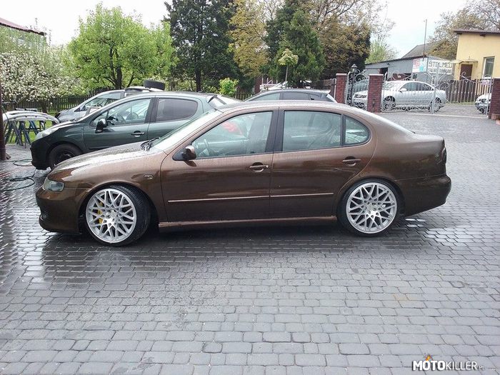 Seat Toledo II – Kolor marrakech brown z BMW X1. 