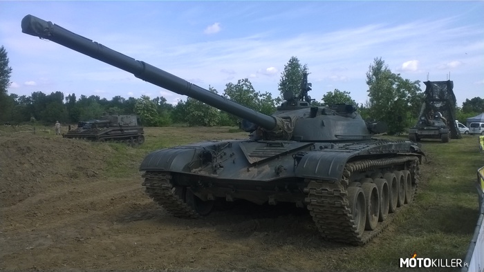 Czołg T-72 – Potężny, radziecki T-72. Zdjęcie zrobione podczas pikniku historycznego. Dla zainteresowanych mogę dodać film z pracą tego 38.5 litrowego potwora. Po więcej zdjęć zapraszam na mojego bloga, link w źródle. 