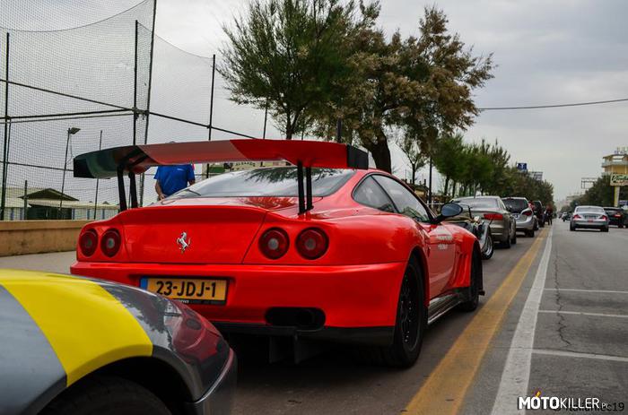 Ferrari 550 GTS – Legenda głosi, że to jest jedyna taka legalna wyścigówka na świecie. 