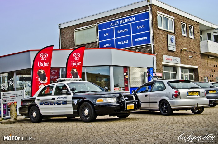 Ford Crown Victoria Police Interceptor –  