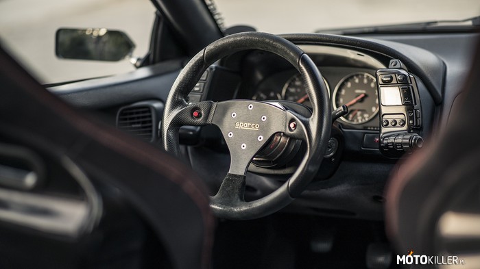300ZX – Sportowa kierownica dodaje uroku każdemu wnętrzu. 