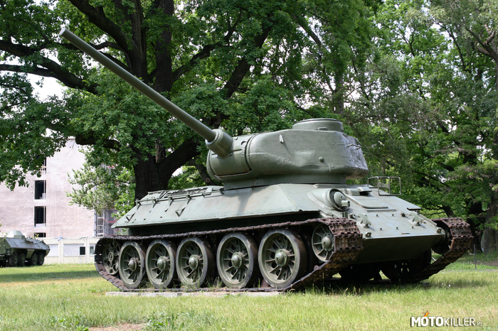 T-34/85 –  