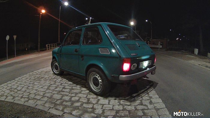 Fiat 126p ELX 1999 – Nocna jazda.
Na nowych 13-calowych felgach i z nowym pakietem emblematów. 