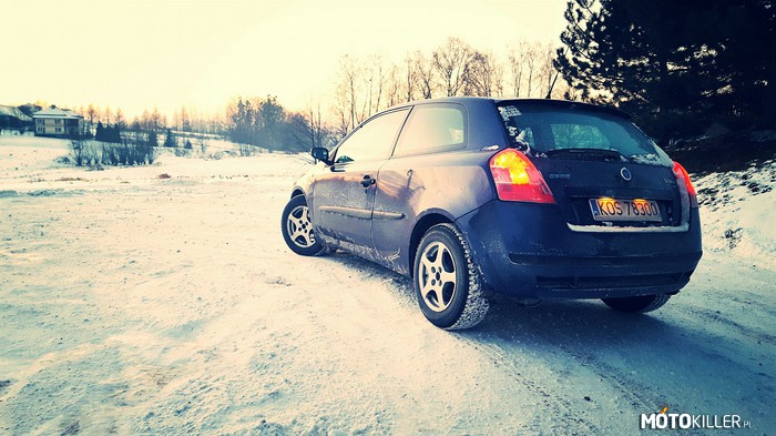 Fiat Stilo w zimowej scenerii – Mój Fiat Stilo w otoczeniu śniegu. 