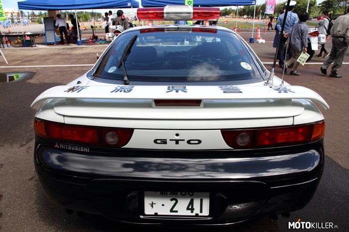 Policyjne Mitsubishi GTO – Jeden z wielu japońskich, sportowych samochodów, używanych swego czasu przez japońską policję. 