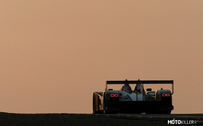 Audi R10 Le Mans Race Car –  