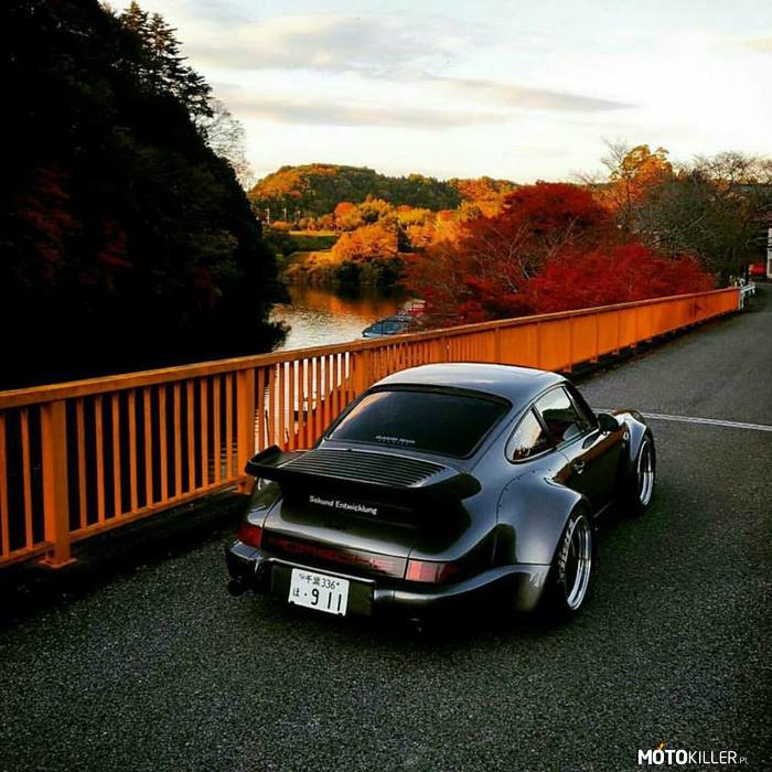 Porsche 911 –  