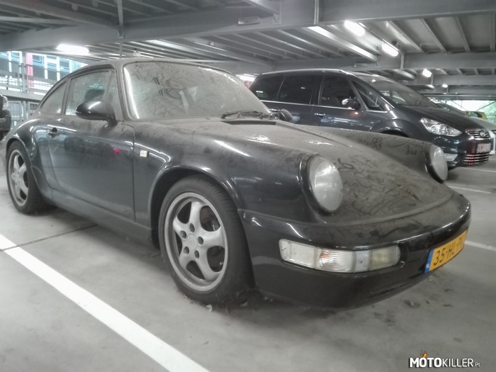 Takie cudo się marnuje – Napotkana w NL piękna Porsche 911 (964) stojąca i marnująca się. Miejmy nadzieję, że ktoś w obdarzy ją miłością i da jej drugie życie. 