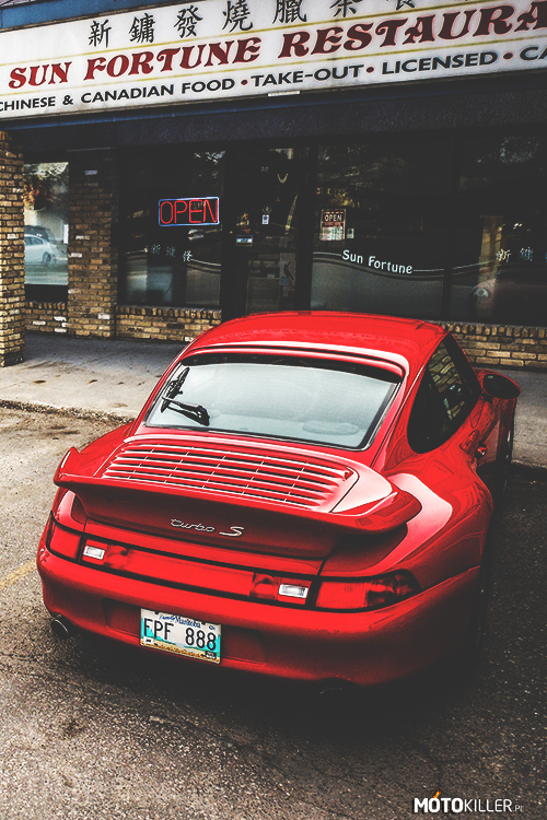 Porsche 911 Turbo S –  