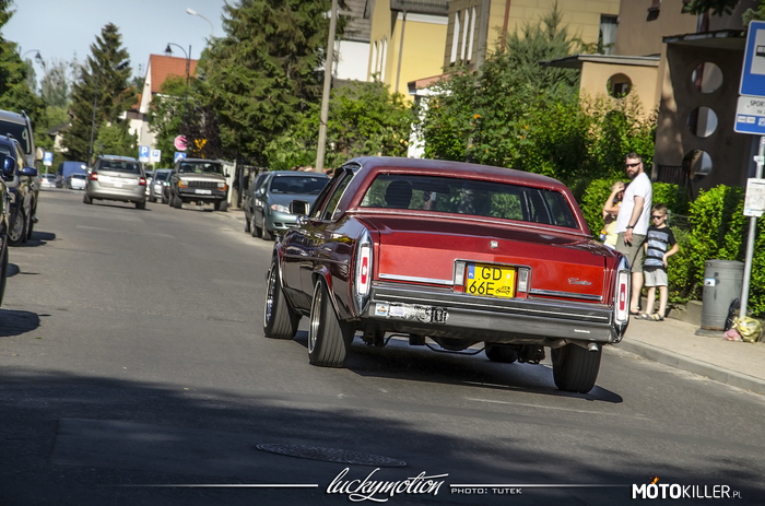 Cadillac Sedan DeVille –  