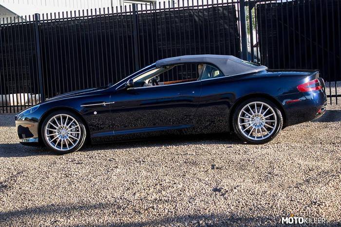 Aston Martin DB9 –  