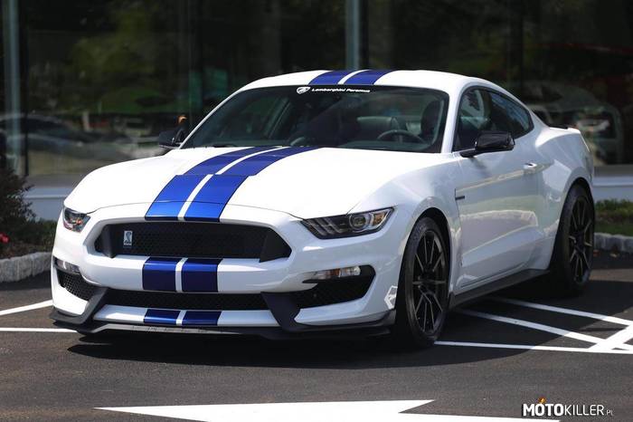 Ford Mustang Shelby GT350 –  